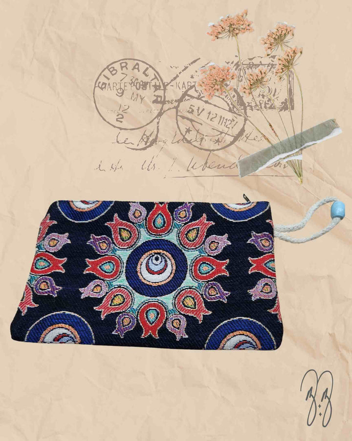 WIDE EYED CLUTCH