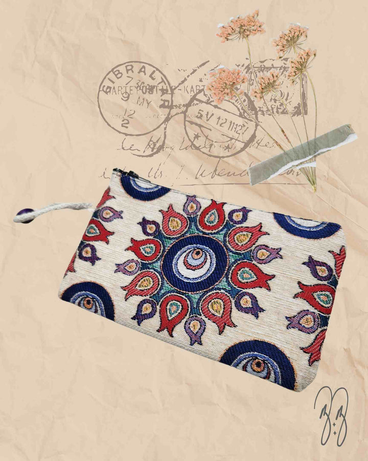 WIDE EYED CLUTCH